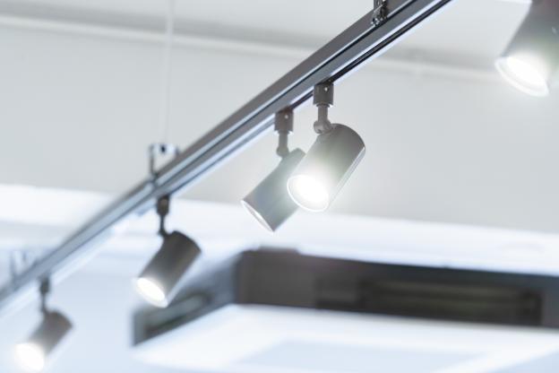 How do you use a 3-phase track lights system?